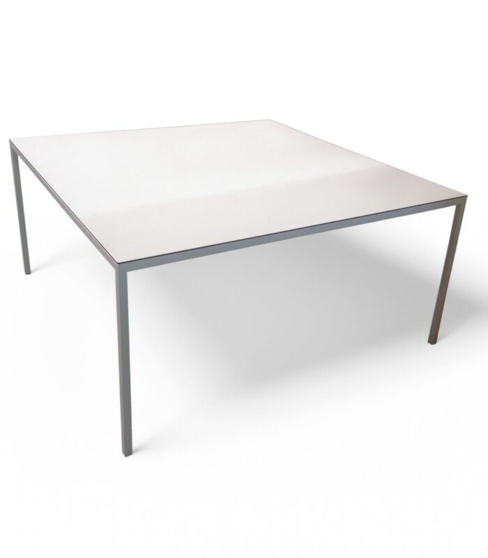 Tisch 04